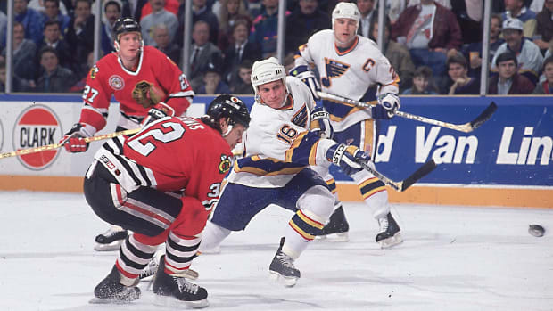 Brett-Hull-shot-top-Klutho.jpg